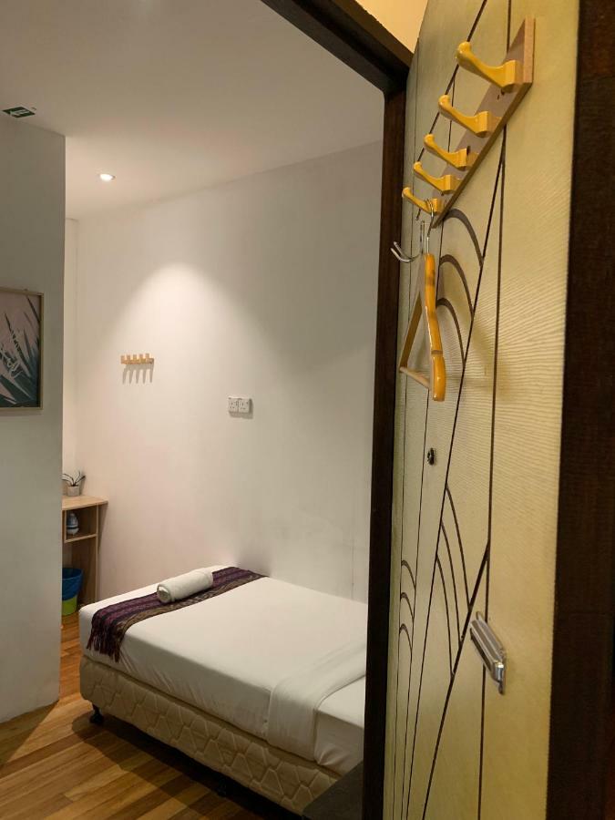 My Place Hotel & Lodge Кучинг Екстериор снимка