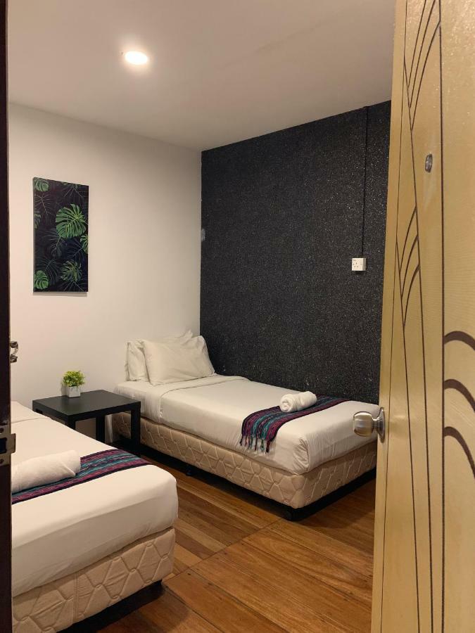 My Place Hotel & Lodge Кучинг Екстериор снимка