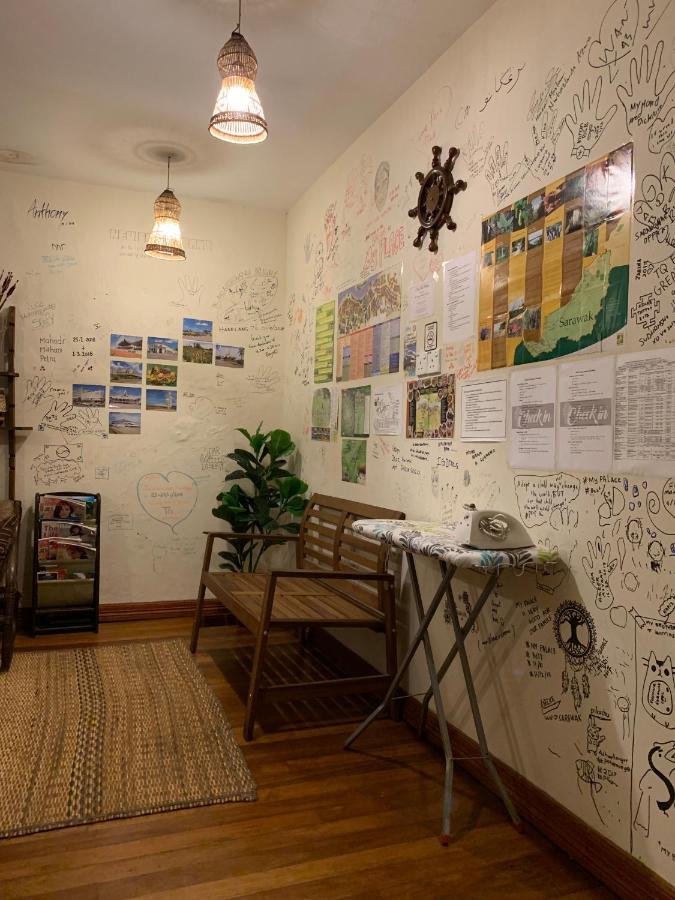 My Place Hotel & Lodge Кучинг Екстериор снимка